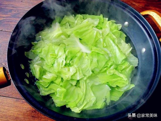 以下5类蔬菜容易生虫子，做菜之前记得要焯水，吃起来健康又卫生6