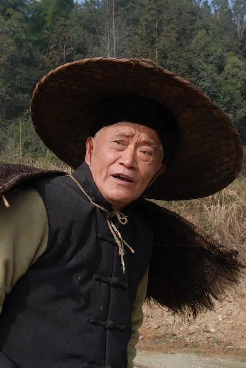 中人物的性格收获了观众的一致好评,饰演"郭谝子"的老戏骨牛犇也是收