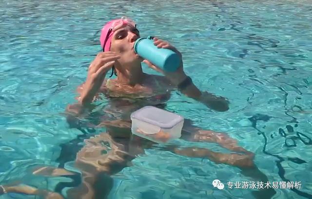 如何让鸡蛋浮在水面上