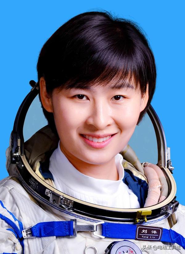 王亚平8年后再出征，5岁女儿送行，打破返回地球禁止生孩子的谣言