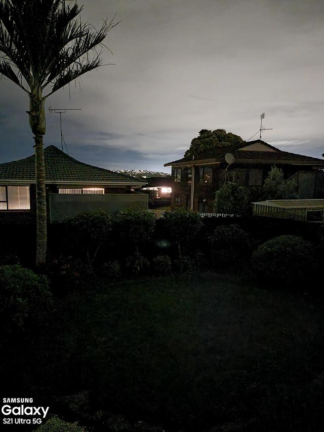 三星S21ultra与vivo x70pro+ 夜拍样张对比二