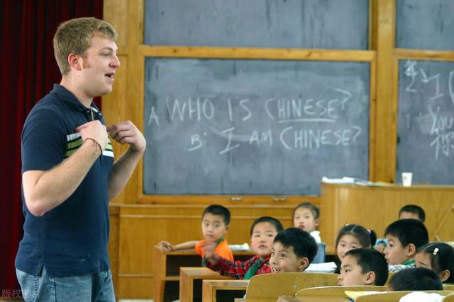 落实外籍教师管理办法 让 黑外教 原形毕露 全网搜