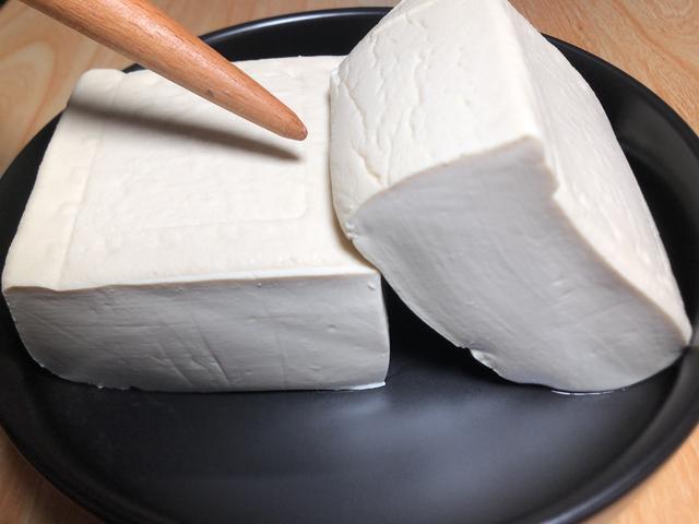 保存豆腐别再放冰箱了 80岁奶奶教你一个土方法 保存10天都新鲜 全网搜