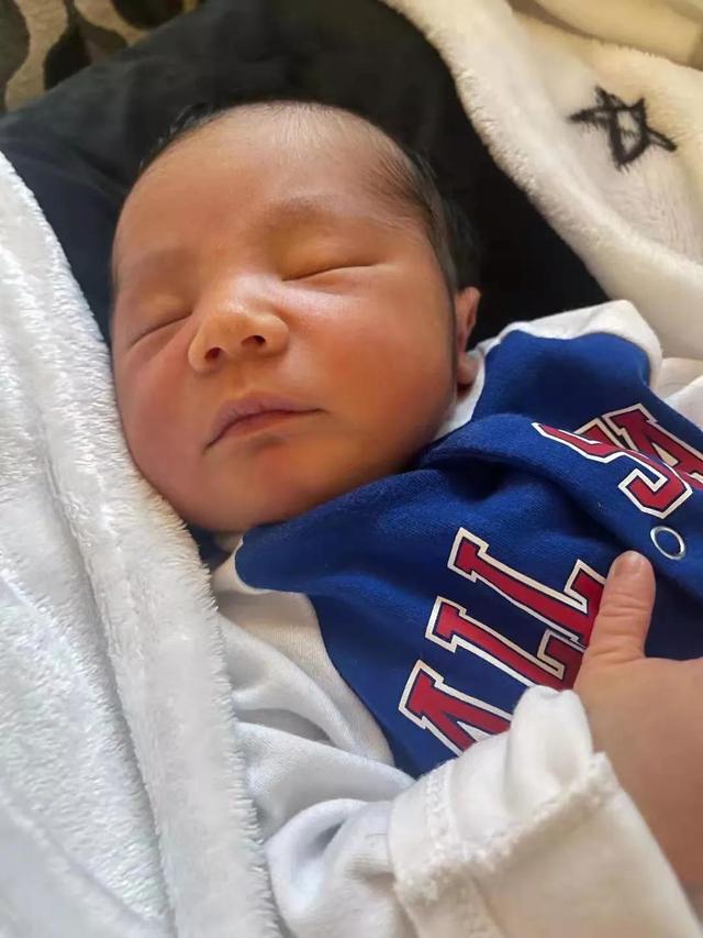 医生让刚生孩子的产妇吃冰淇淋