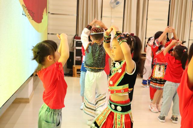 浮玉幼儿园：欢歌载舞迎国庆