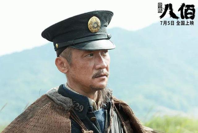 黄志忠在《八佰》中饰演的是"老葫芦",他的那句"宁愿死,不投降;宁愿死