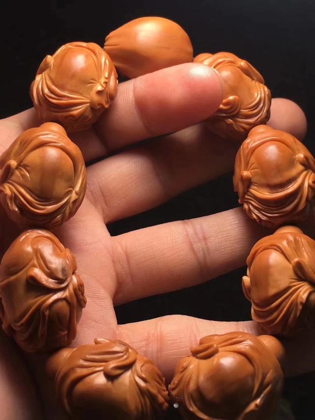 舟山名家朱海华本工15【八大弥勒】2.2*2.8 风格自成一派,做工生动.