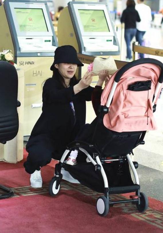梅婷简历身高（42岁梅婷素颜带2个孩子）(1)