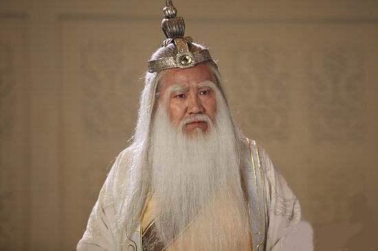 一根冲天牛角,乃是圣人之首的太上老君坐骑;在老子发起化胡为佛的战争