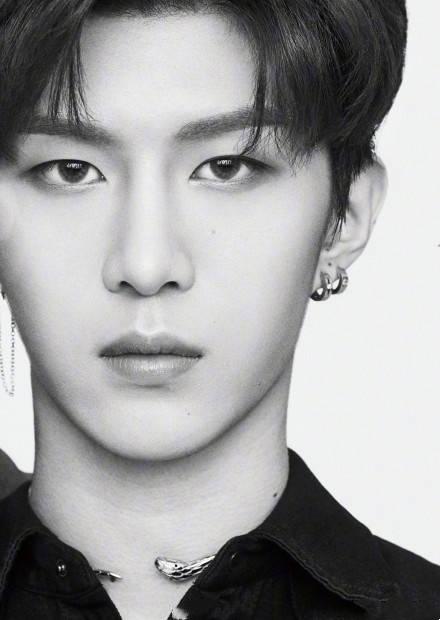 范丞丞最新封面(范丞丞一寸照高清)