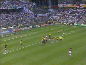 罗纳尔多98世界杯精彩射门（还记得1998年世界杯的经典进球吗？老球迷是时候亮出身份了！）