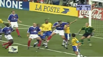 罗纳尔多98世界杯精彩射门（还记得1998年世界杯的经典进球吗？老球迷是时候亮出身份了！）