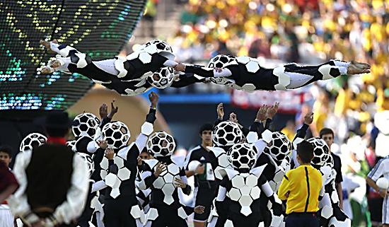 98世界杯球迷之歌oleole（“Ole Ole Ole”已是上世纪 如今世界杯这样开幕）