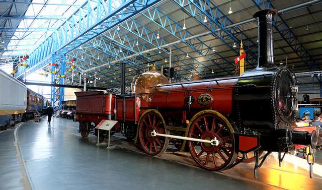 英国引领工业革命的时候，火车可都是贵族的奢侈出行方式