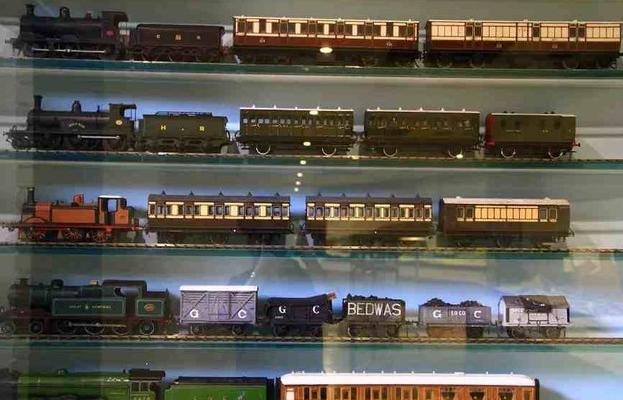 英国引领工业革命的时候，火车可都是贵族的奢侈出行方式