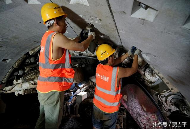 建精品工程展铁军雄风