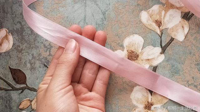 蝴蝶结的系法 平面蝴蝶结系法教程