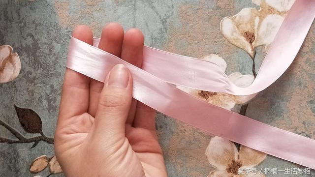 蝴蝶结的系法 平面蝴蝶结系法教程