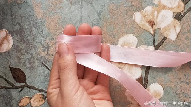 蝴蝶结的系法 平面蝴蝶结系法教程