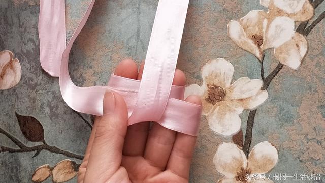 蝴蝶结的系法 平面蝴蝶结系法教程