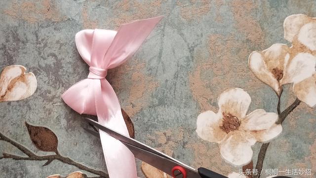 蝴蝶结的系法 平面蝴蝶结系法教程