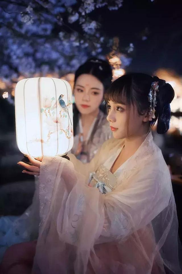 七夕情人节：愿我如星君如月，夜夜流光相皎洁