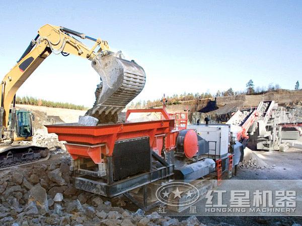 履带移动破碎机铲车上料
