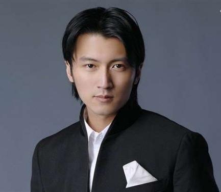 歌手1,《玉蝴蝶》作词:林夕作曲:谢霆锋专辑:2001年发行的专辑《玉