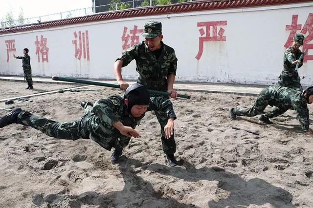 两位好主官 一对好搭档——记武警保山支队勤务保障中队一对好主官