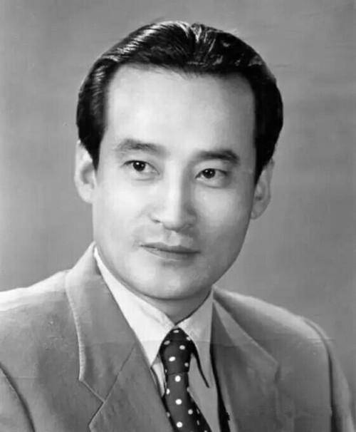 项堃,在影片中饰演黄蔚文;电影剧照电影剧照石挥,在影片中饰演老周