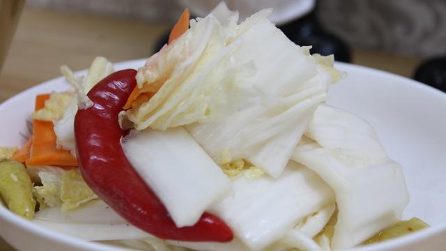 四川泡菜怎么做才不会老（十二年厨龄小厨教你在家做四川泡菜）(1)