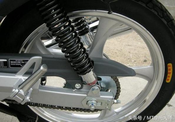 这车195马力7.8秒破百实用性不错（这款车搭载电喷发动机）(4)