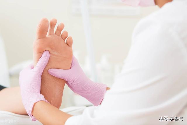 秋冬季手脚干裂怎么办 手脚干裂不妨试试这个小妙招