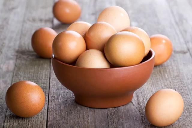 冬天鸡蛋放冰箱可以保存多久（冬天鸡蛋放冰箱可以放多久）