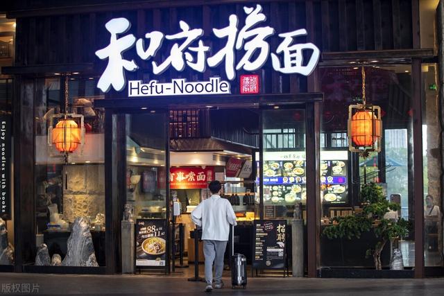 餐饮行业的“疯狂”与“内卷”，餐饮未来的方向在哪里？