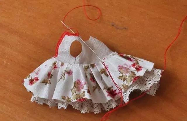 用布做手工娃娃衣服,自制布娃娃衣服手工缝制,简单手