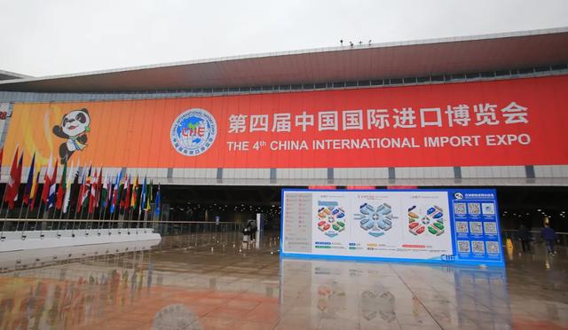 第四届进博会首日，2.1汽车馆越来越有科技范了