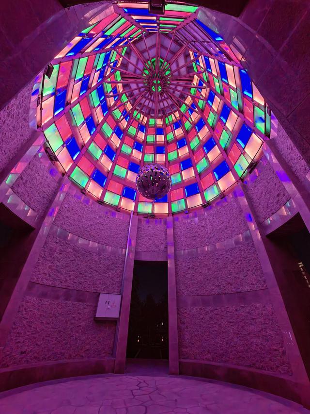 华为P50Pro夜景样张，大家看效果怎么样？猜猜这是哪儿？