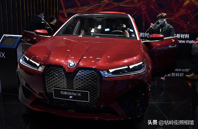 探访第四届进博会汽车馆 新能源成主流 畅想未来出行