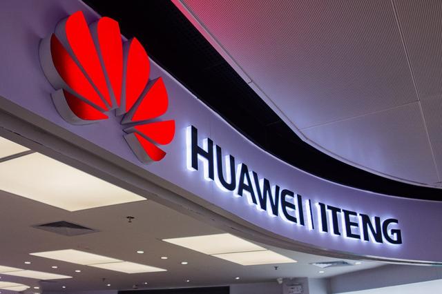 老美顶不住了，封锁即将土崩瓦解，华为中芯国际获出口许可