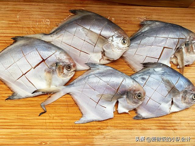 鲳鱼要不要刮鱼鳞