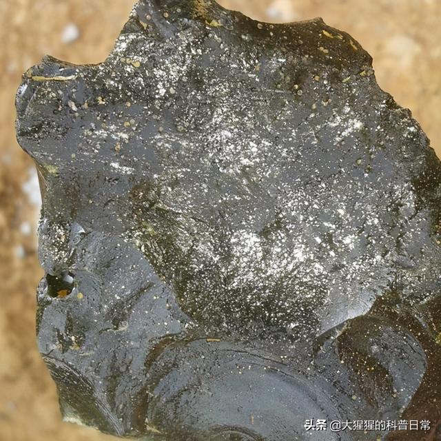 黑曜岩黑曜岩和黑曜石有什么区别