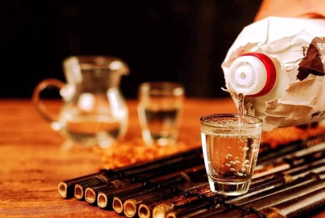 你知道白酒的最佳饮用时间吗？一文告诉你：这样喝酒对身体最好