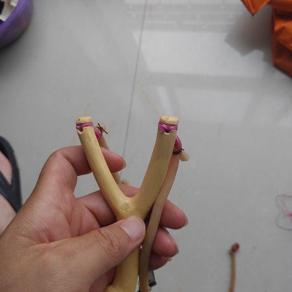 木质弹弓皮筋绑法教程图片