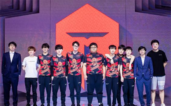 LOL：外媒发布全球LOL战队排行榜：FPX、RNG、EDG稳居前三