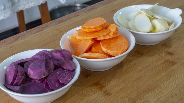 春天，女人想少用化妆品，多吃6种“紫色食物”，常吃脸色更红润