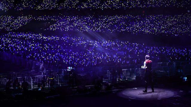 演唱会现场提词器怎么做(演唱会提词器谁想出来的)