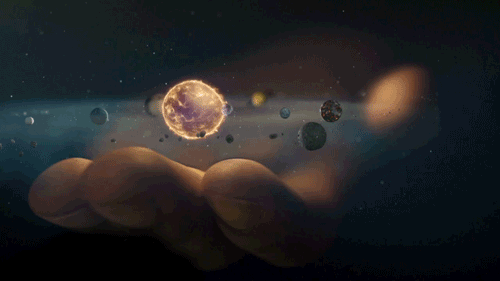 地球重达60万亿亿吨，为什么它可以漂浮在太空，不往下坠落？