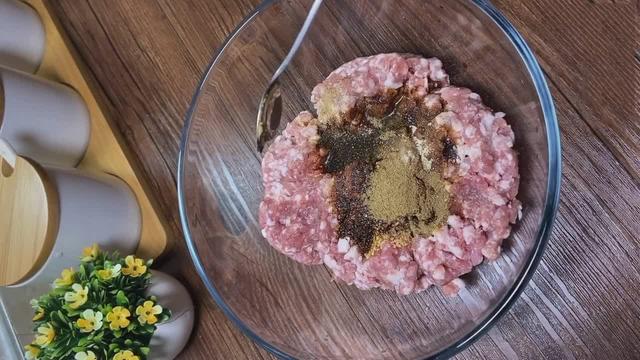 教你做带汤汁的包子，肉馅2次加水2次醒发面团，担保皮薄汤鲜
