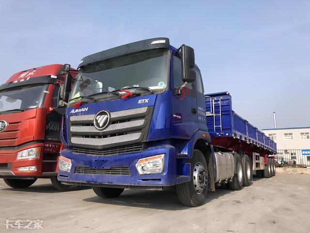 运砂石的货车